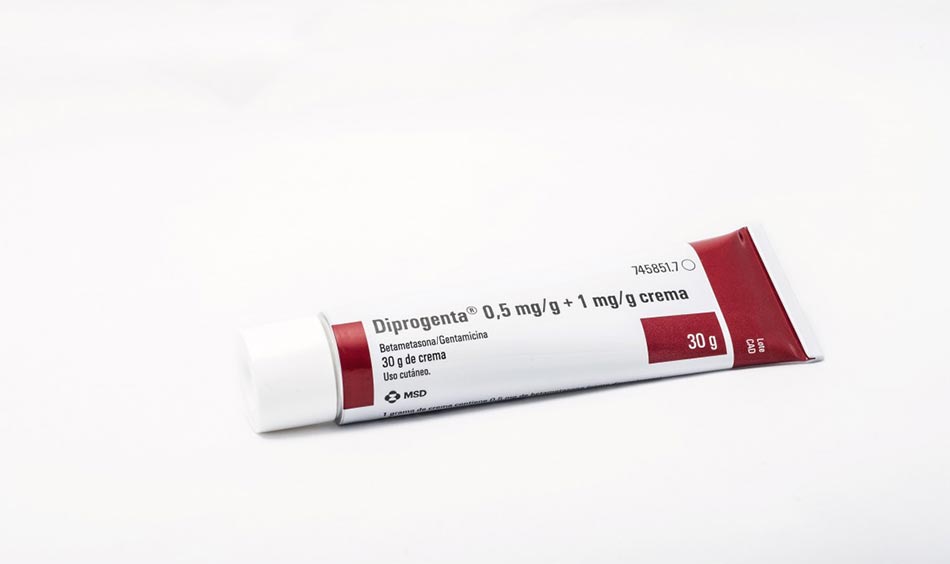 Perbedaan Diprogenta Salep dan Krim